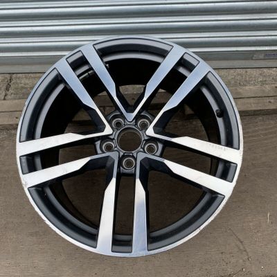 W/B Audi Mid Grey Sparkle